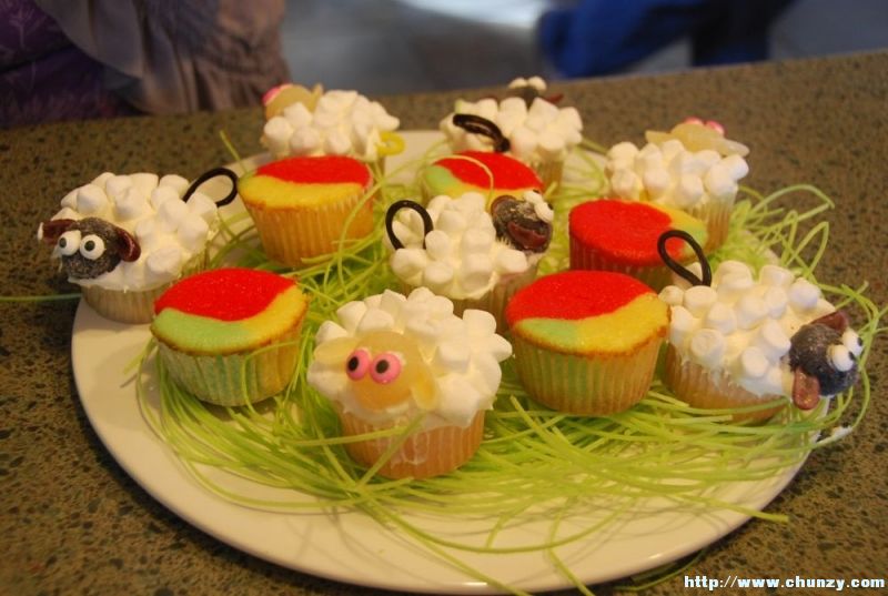 sheep cup cake.jpg